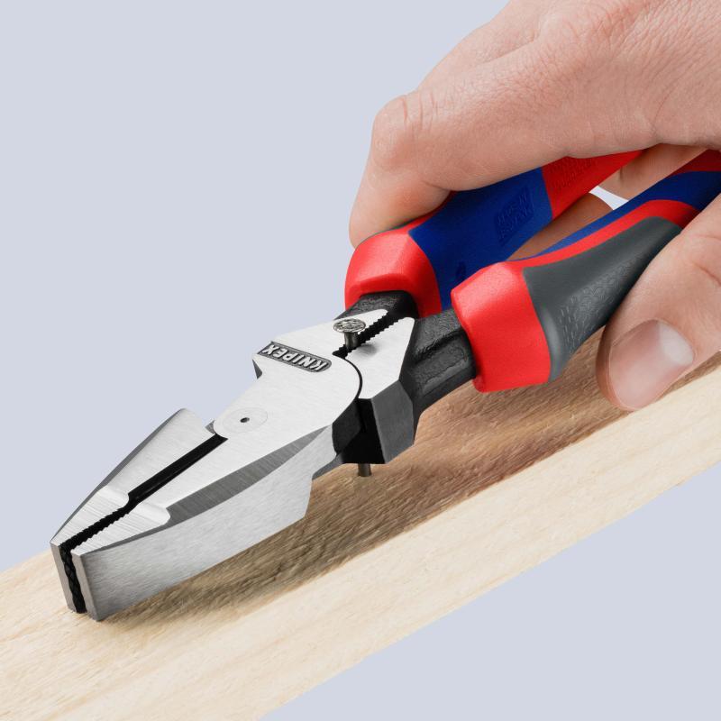 KNIPEX 09 02 240 SB Pinza universale tipo forte "Lineman's Pliers" modello americano con manici comfort atramentata nera 240 mm in confezione Self-service