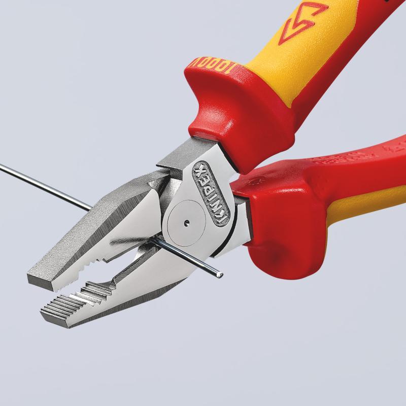 KNIPEX 02 06 180 SB Pinza universale tipo forte isolati con manici rivestiti in materiale bicomponente, collaudati VDE cromata 180 mm in confezione Self-service